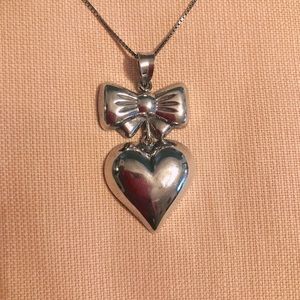 1980’s 925 Silver PUFFY HEART & BOW PENDANT.
Adorable.